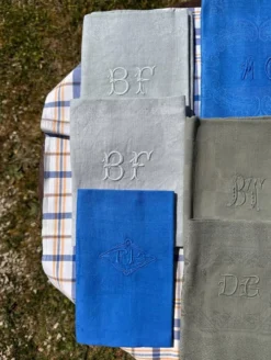 Serviettes Anciennes Dépareillées Teintées - lot de 8 - Monogrammes Brodés