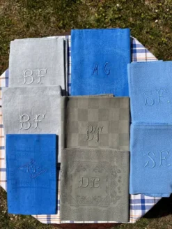 Serviettes Anciennes Dépareillées Teintées - lot de 8 - Monogrammes Brodés