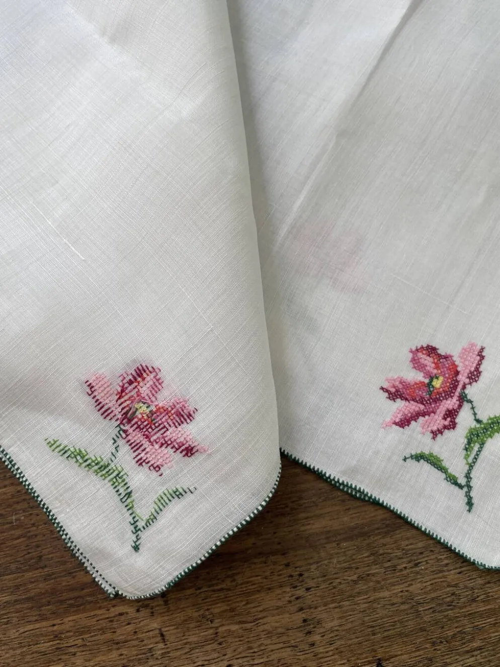 6 serviettes brodées main, 28 cm