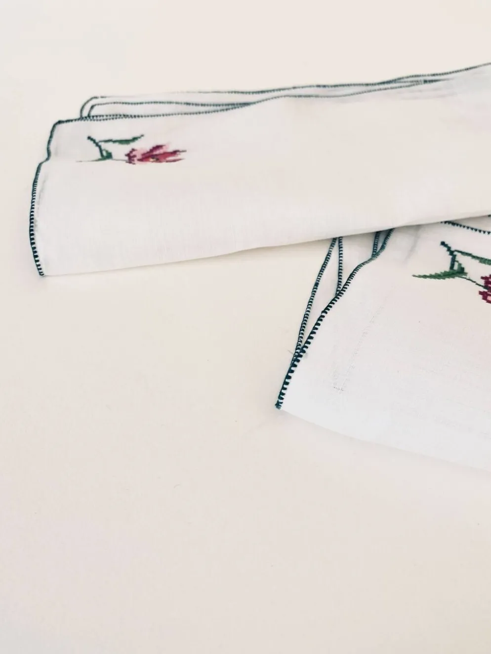 6 serviettes brodées main, 28 cm
