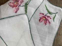 6 serviettes brodées main, 28 cm