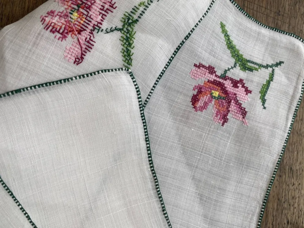 6 serviettes brodées main, 28 cm