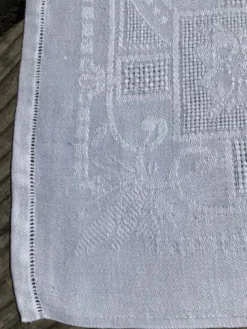 11 serviettes carrées GC damassé fleuri ajouré