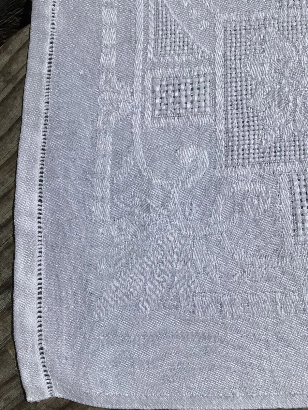 11 serviettes carrées GC damassé fleuri ajouré
