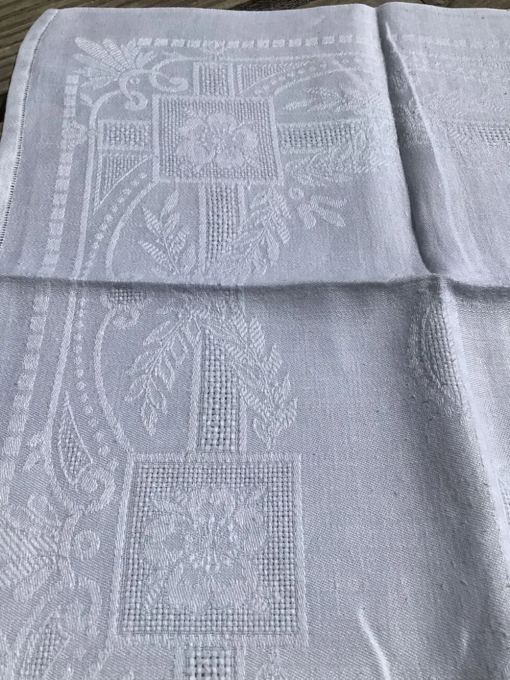 11 serviettes carrées GC damassé fleuri ajouré