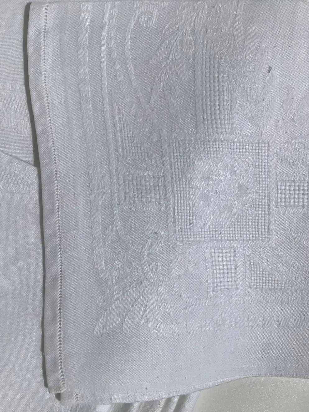 11 serviettes carrées GC damassé fleuri ajouré