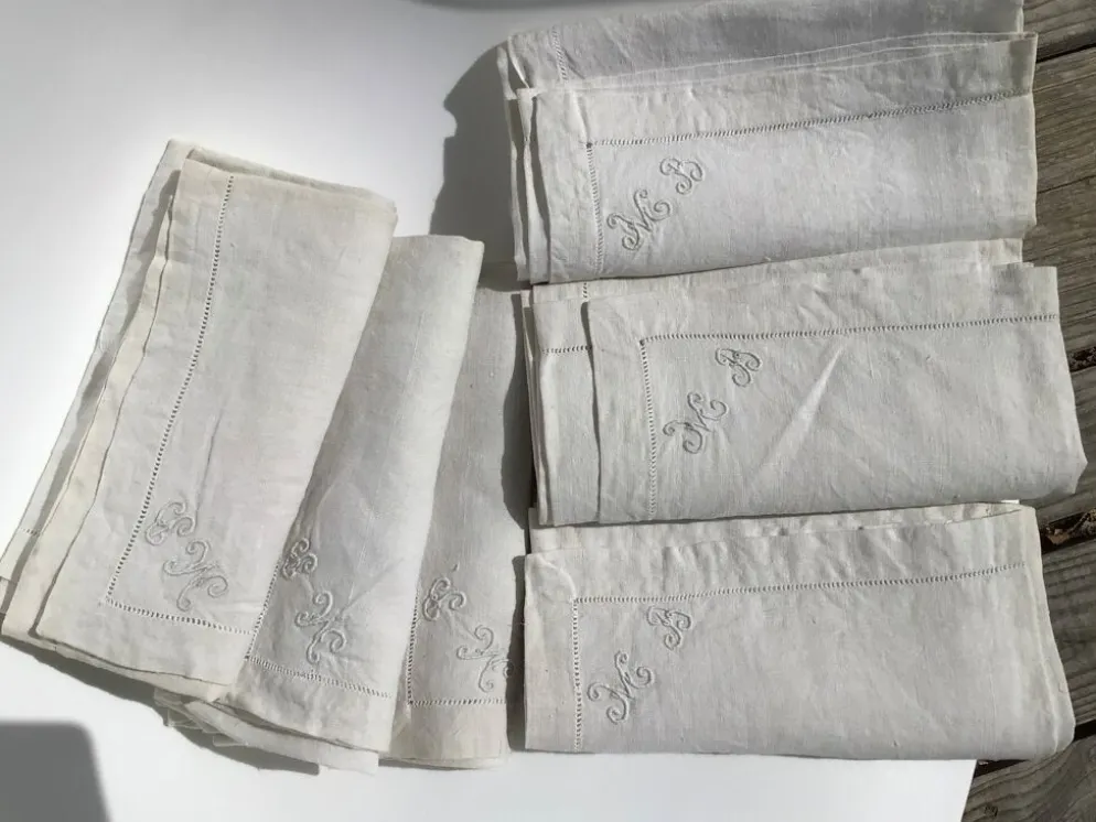 6 serviettes carrées lin mb brodé main dans l’angle
