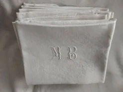 11 serviettes de table