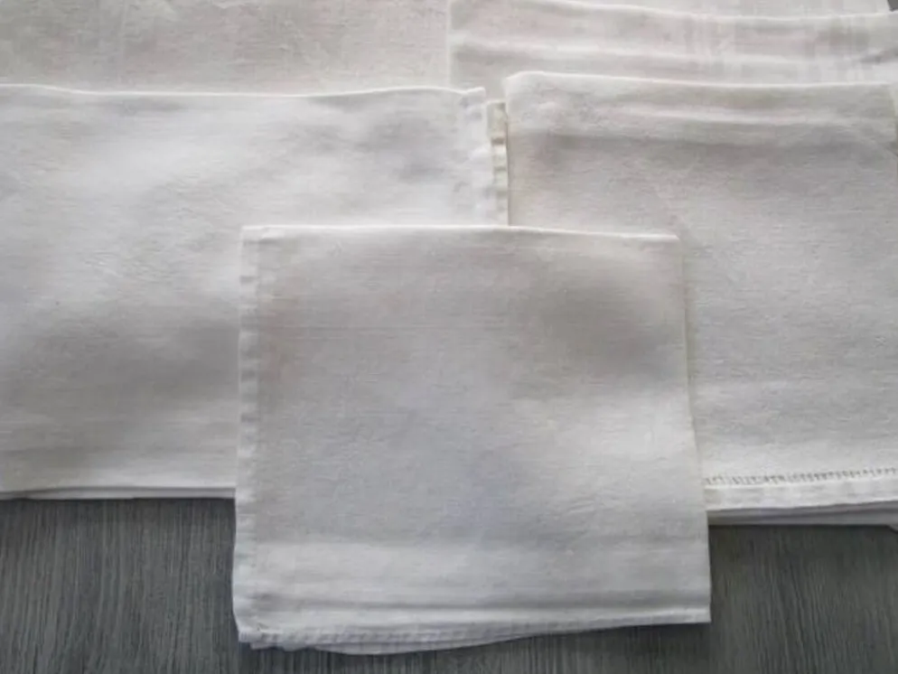 7 serviettes de table anciennes damassées - dépareillées