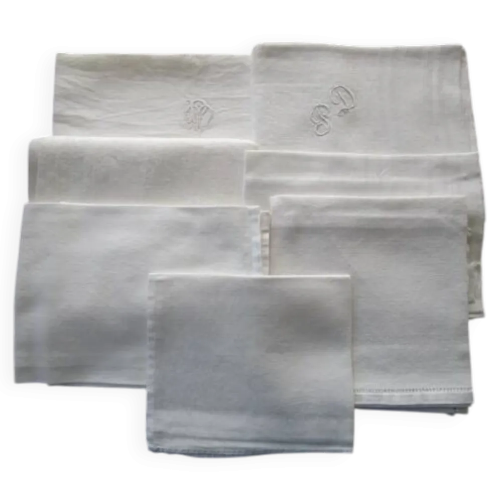 7 serviettes de table anciennes damassées - dépareillées