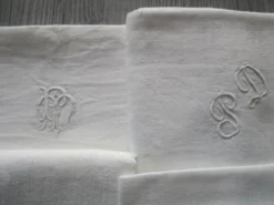 7 serviettes de table anciennes damassées - dépareillées