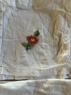 4 serviettes de table anciennes