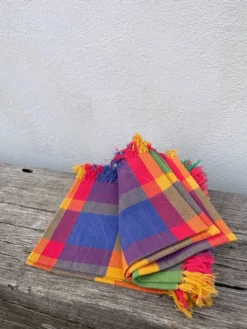 5 serviettes de table à carreaux multicolores