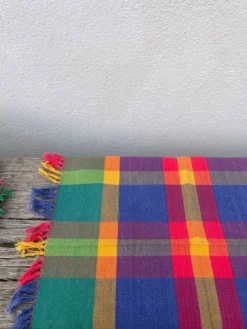5 serviettes de table à carreaux multicolores