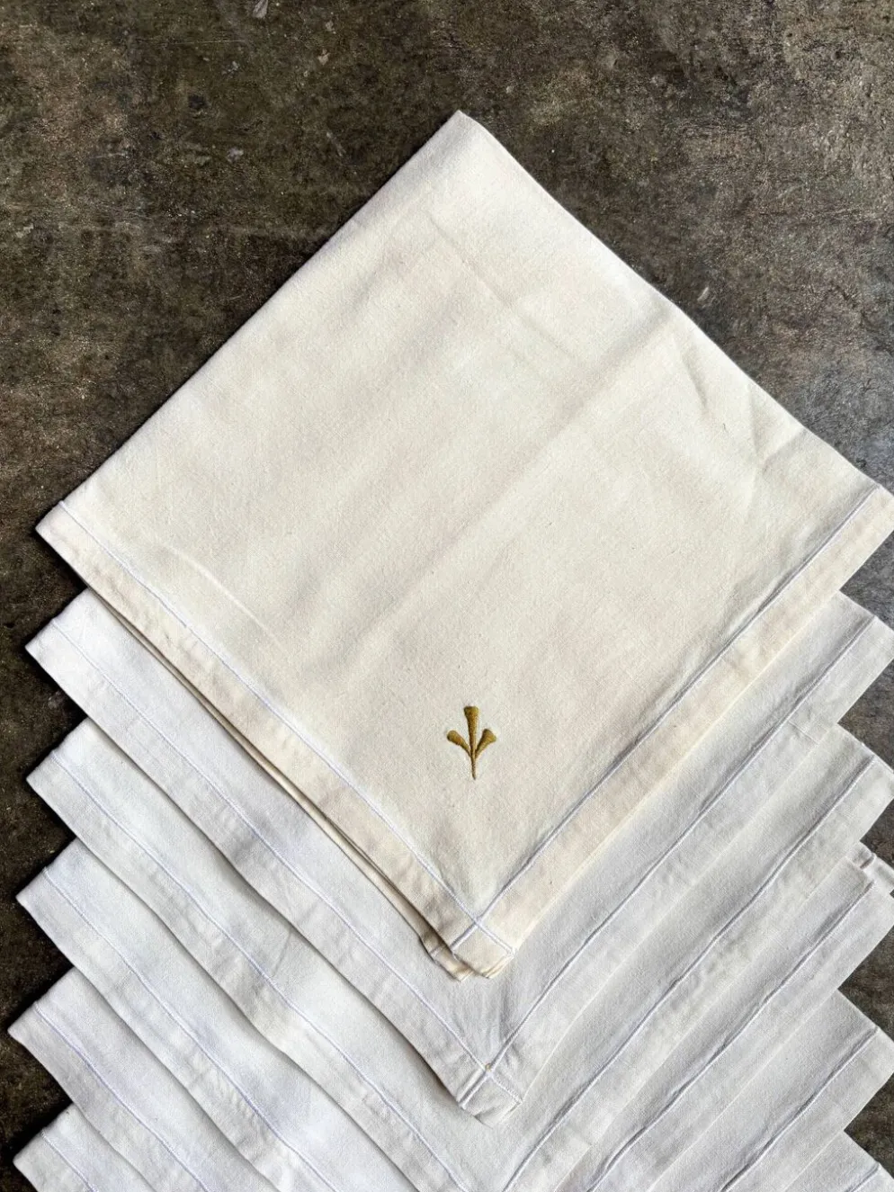 6 serviettes de table en coton beige brodé