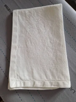 10 serviettes de table en coton damassé blanc