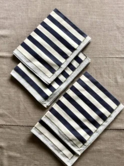 Serviettes de table rayées bleues