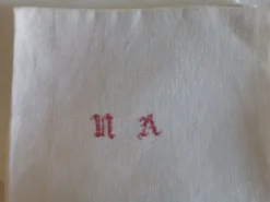 5 serviettes en coton dammasè monogrammees NA