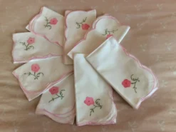 Serviettes service nappe anciennes