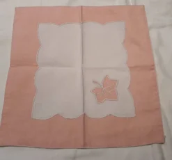 2 serviettes à thé brodées