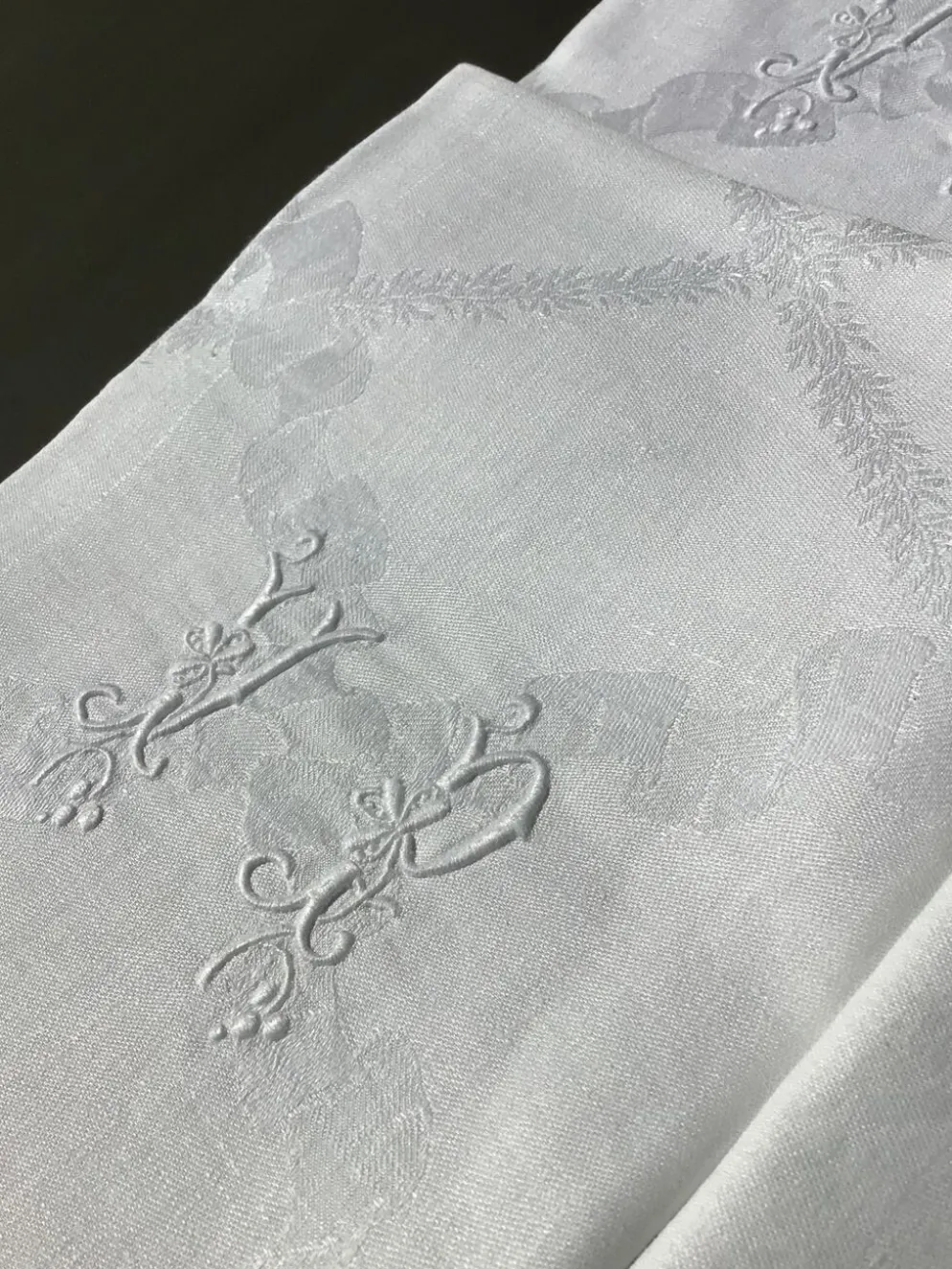 9 serviettes VP damassé 87x72cm motifs rubans