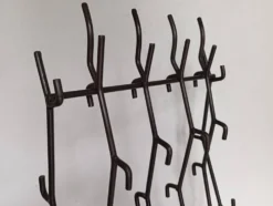 Serviteur de cheminée brutaliste