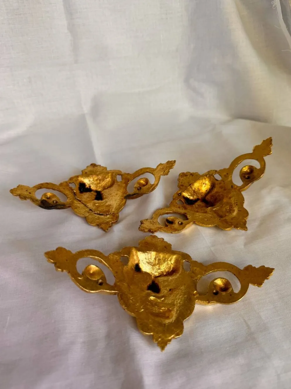 Set de 3 éléments décoratifs en bronze/laiton.
