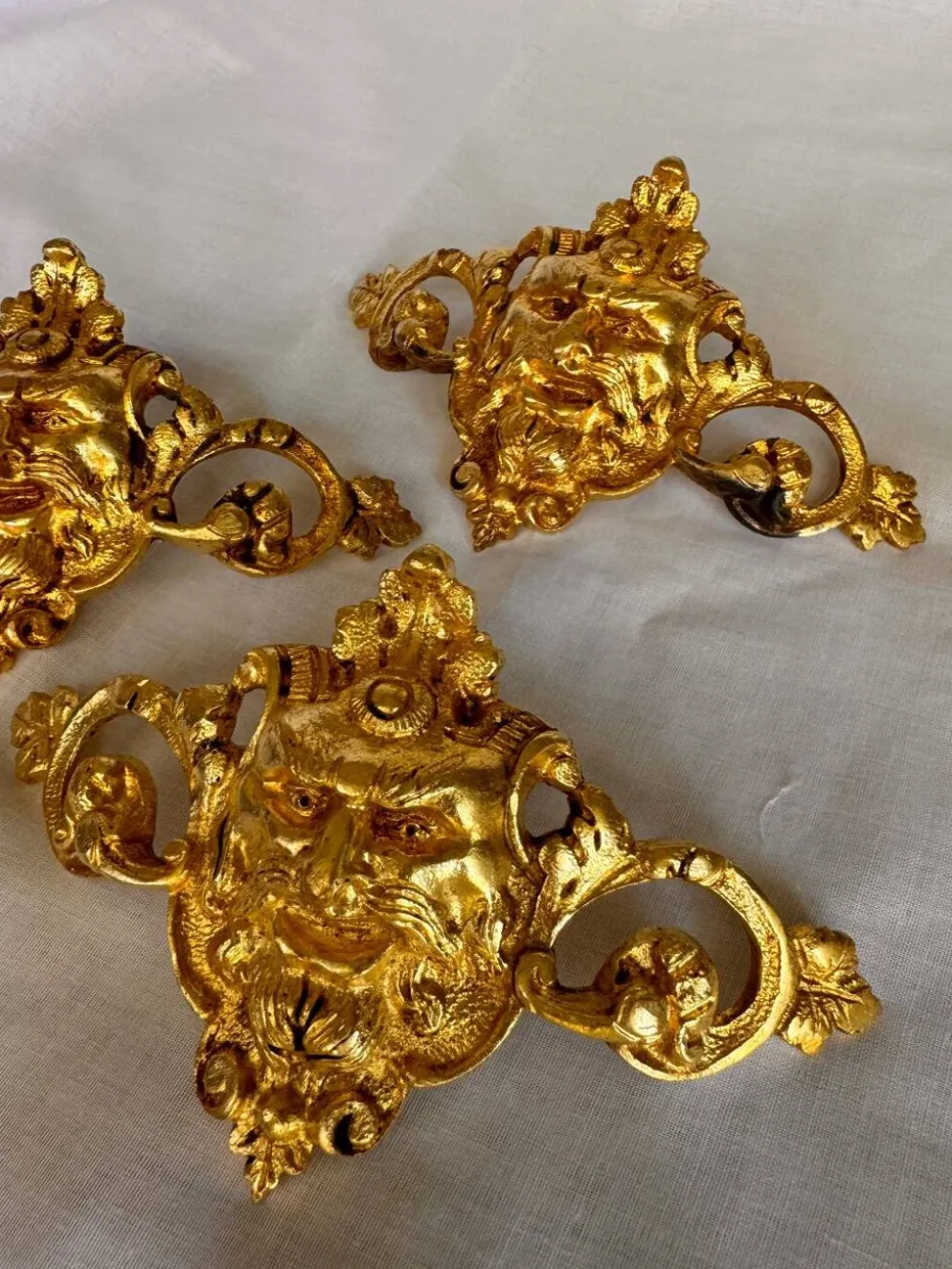 Set de 3 éléments décoratifs en bronze/laiton.