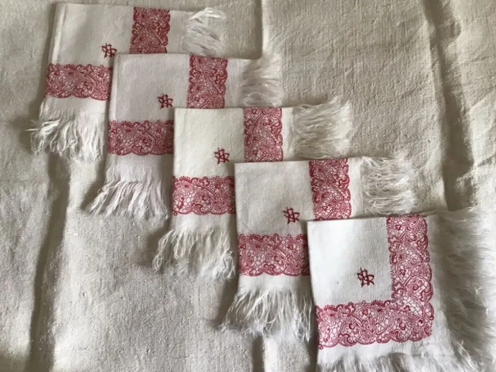 Set de 5 serviettes blanches et rouges