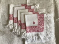 Set de 5 serviettes blanches et rouges