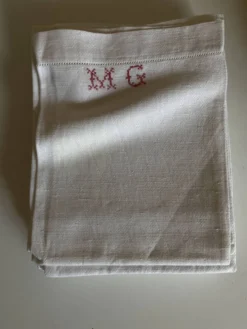 Set de 6 serviettes en lin caviar 1930 brodées MG rouge 65 x 85