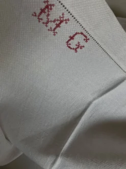 Set de 6 serviettes en lin caviar 1930 brodées MG rouge 65 x 85