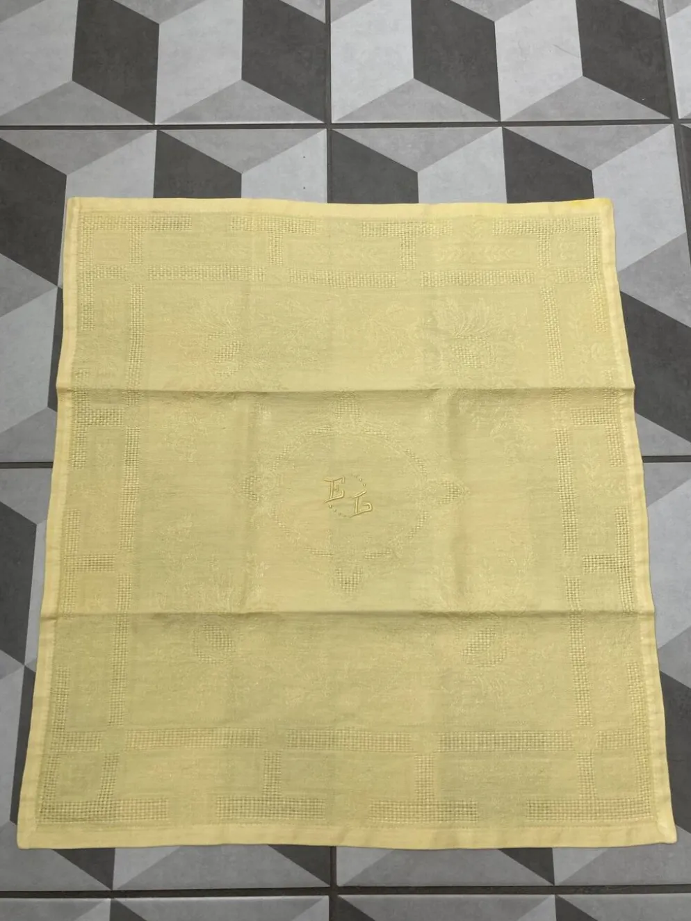 set de 4 serviettes monogrammées EL teintes jaune