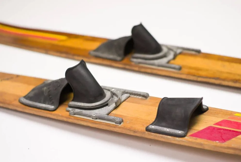Skis nautiques vintage ayant appartenu au champion du monde Dick Pope JR - Icône sportive rare