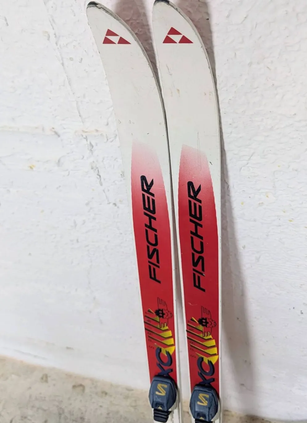 Skis vintage enfant Fischer Crown fixations Salomon