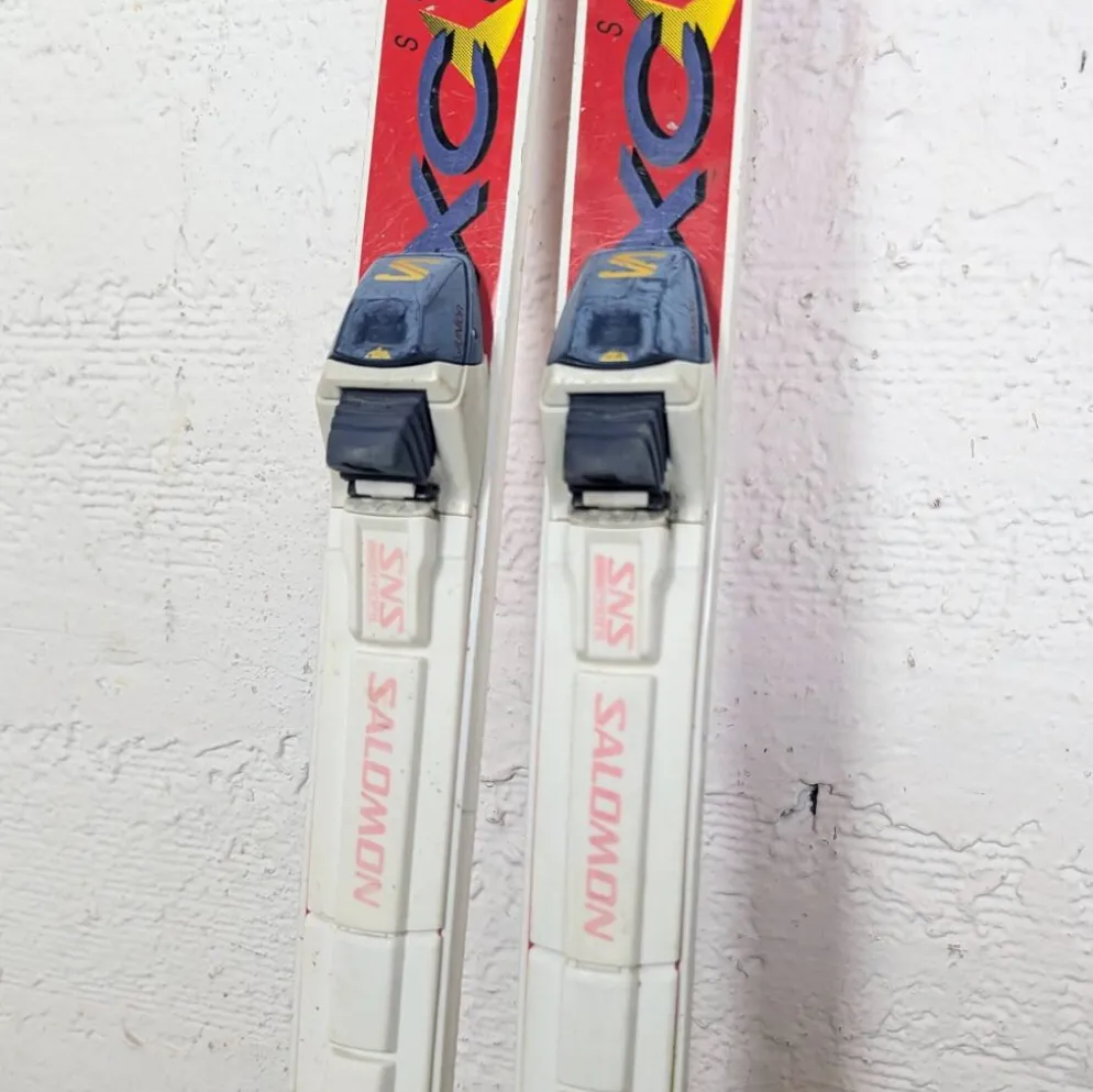 Skis vintage enfant Fischer Crown fixations Salomon