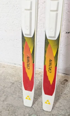 Skis vintage enfant Fischer Crown fixations Salomon