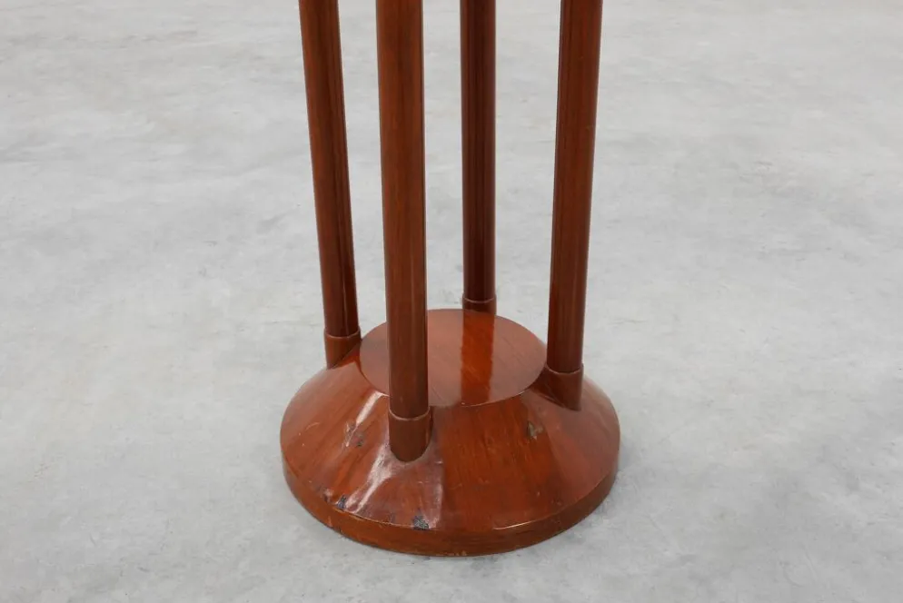 Socle de la Sécession de Vienne en bois et en cuivre, Autriche vers 1910.