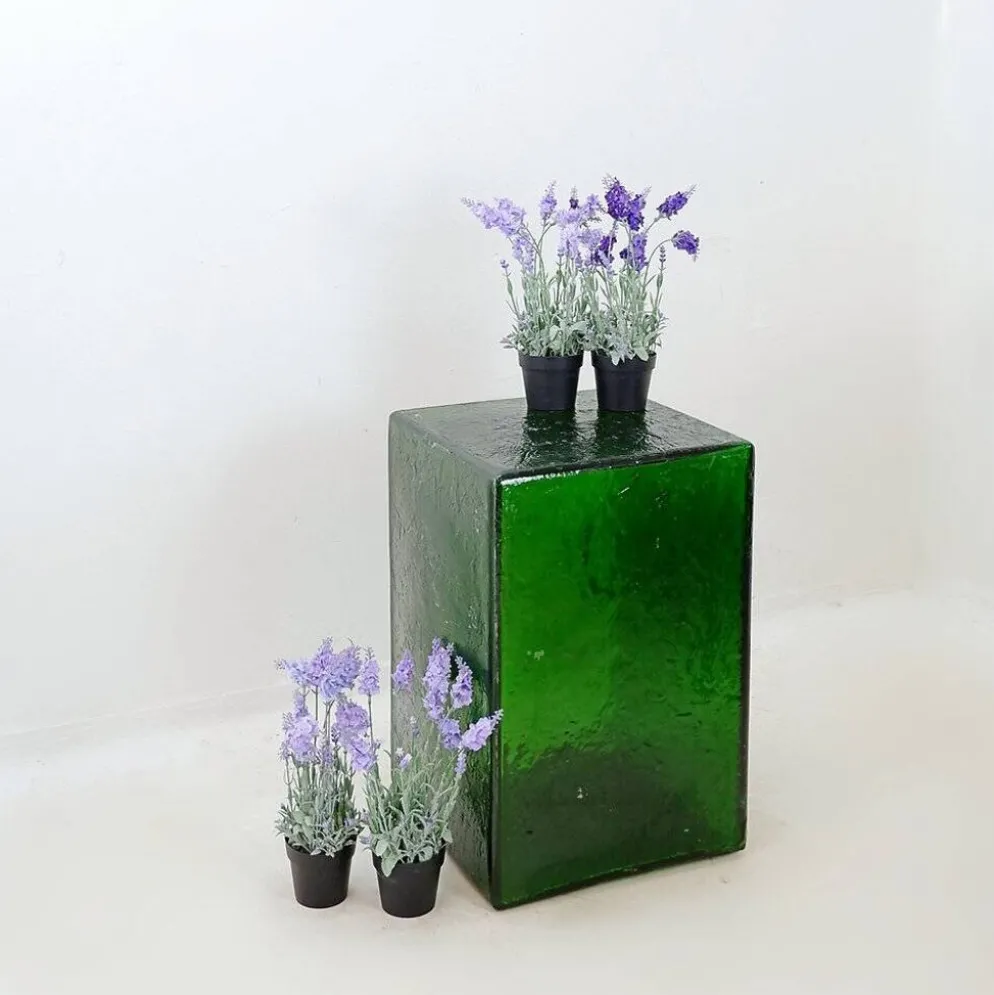 Socle en acrylique translucide vert bouteille
