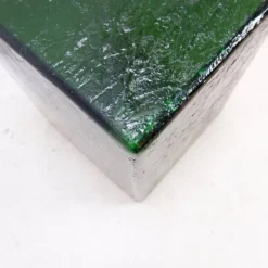 Socle en acrylique translucide vert bouteille