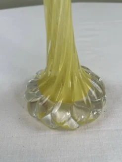Soliflores en verre d’art jaune torsadé