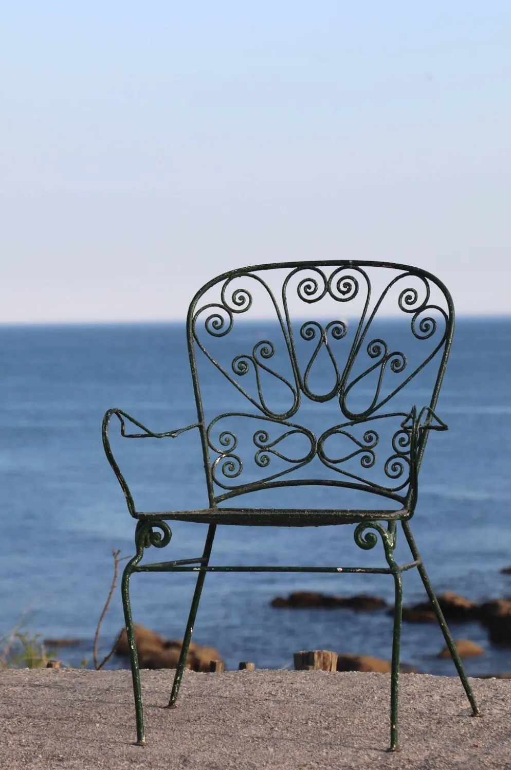 Série de 4 fauteuils de jardin en fer forgé, France, XXe siècle