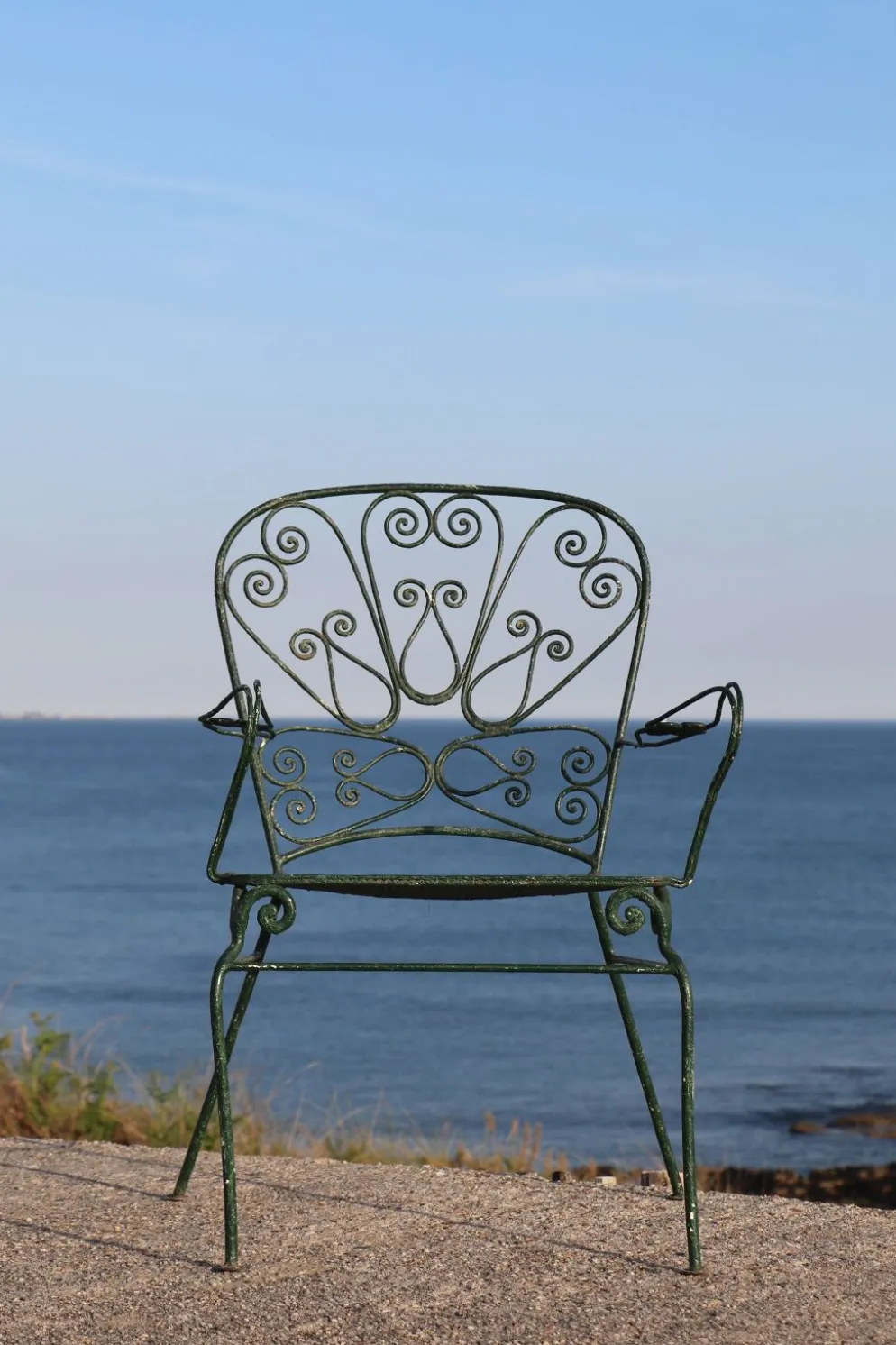 Série de 4 fauteuils de jardin en fer forgé, France, XXe siècle
