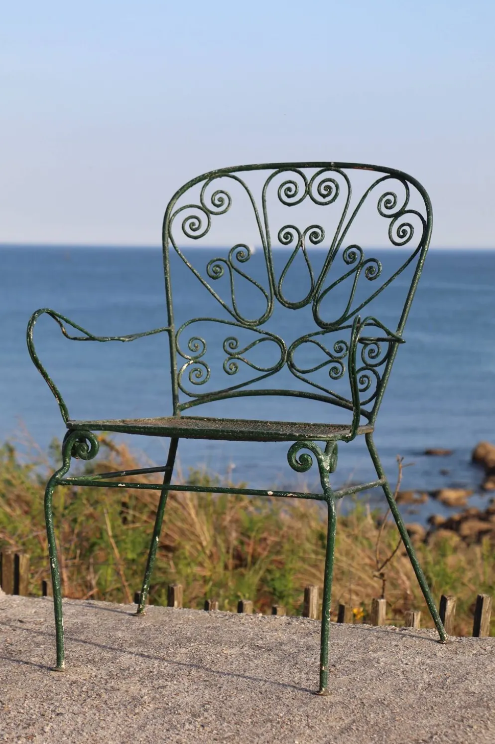 Série de 4 fauteuils de jardin en fer forgé, France, XXe siècle