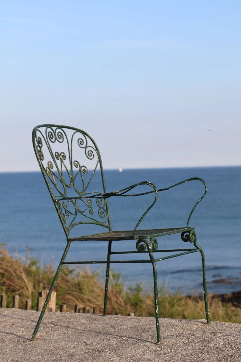 Série de 4 fauteuils de jardin en fer forgé, France, XXe siècle