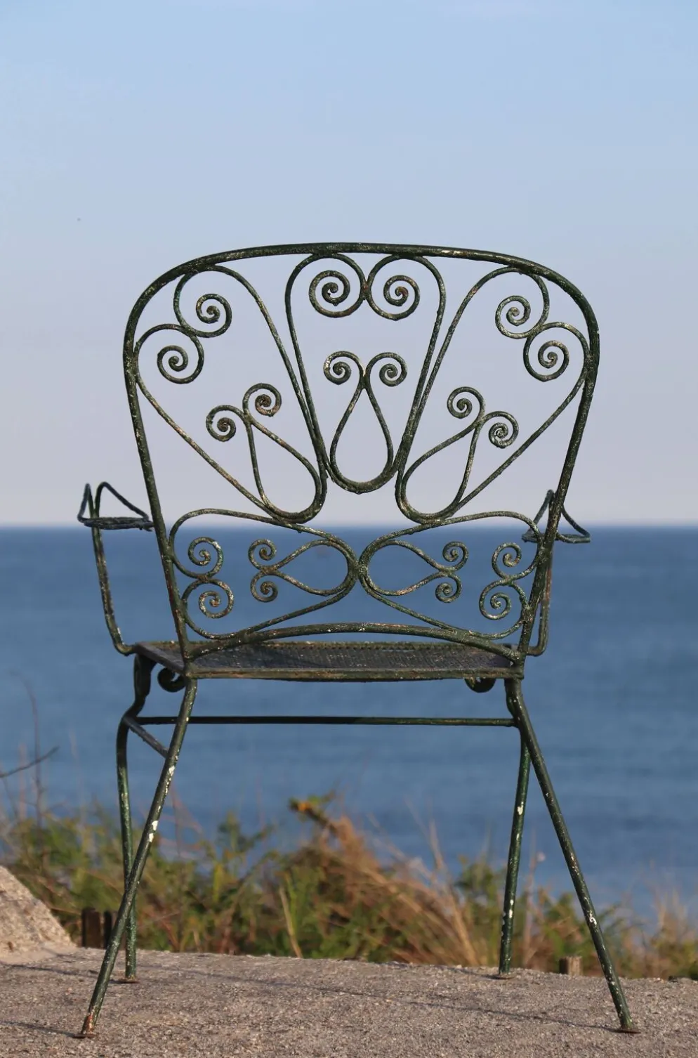 Série de 4 fauteuils de jardin en fer forgé, France, XXe siècle