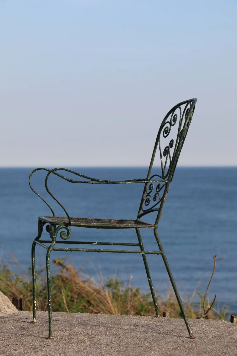 Série de 4 fauteuils de jardin en fer forgé, France, XXe siècle