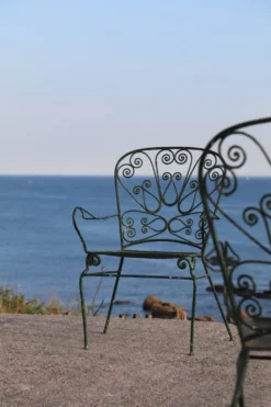 Série de 4 fauteuils de jardin en fer forgé, France, XXe siècle