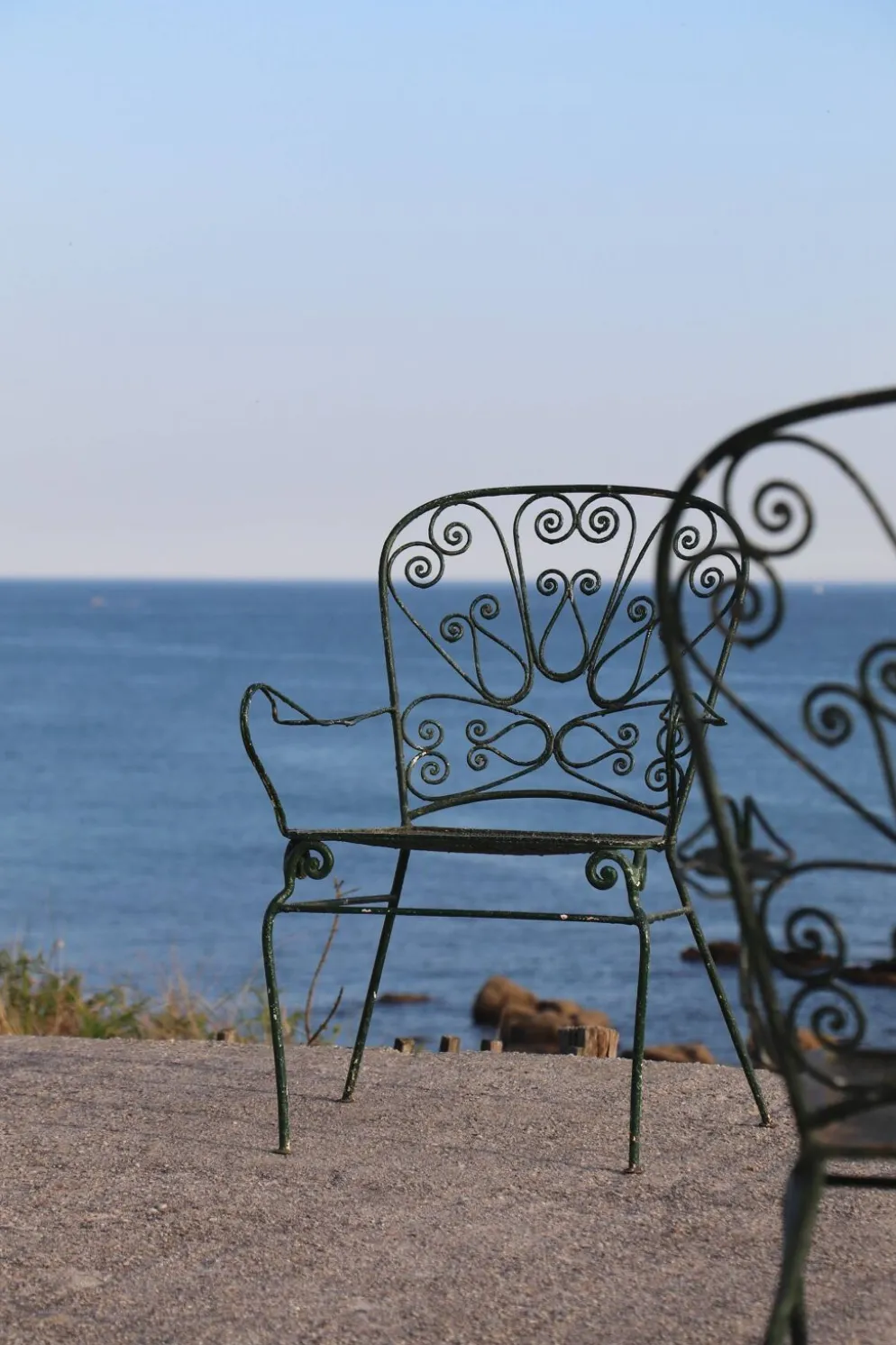 Série de 4 fauteuils de jardin en fer forgé, France, XXe siècle