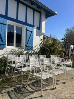 Série de 10 fauteuils de jardin en métal perforés